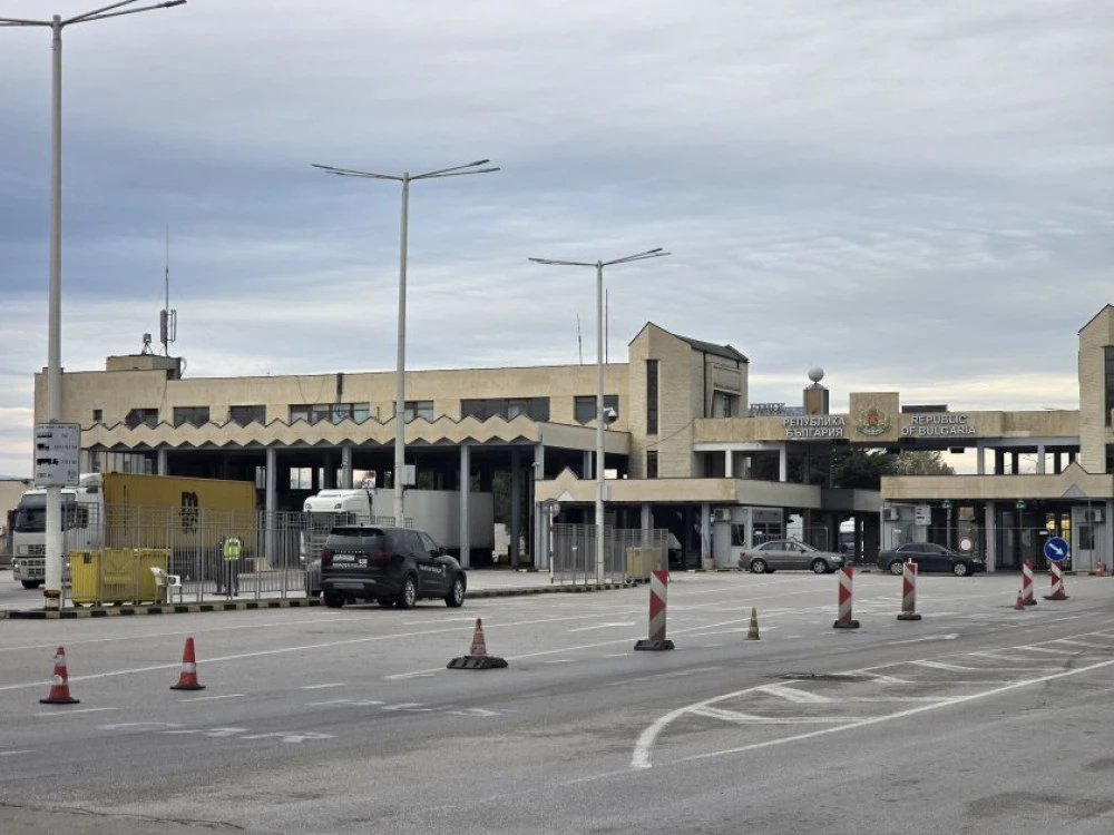 Възстановиха движението на “Кулата“, опашката от тирове се стопи