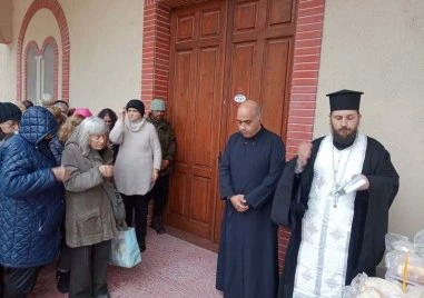 Курбан за Никулден раздадоха в район „Тракия“