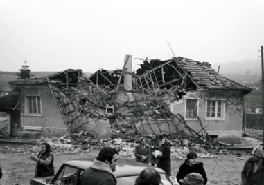 На този ден: Земетресенията в Стражица и Армения, както и една от най-тежките катастрофи у нас