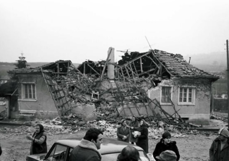На този ден: Земетресенията в Стражица и Армения, както и една от най-тежките катастрофи у нас