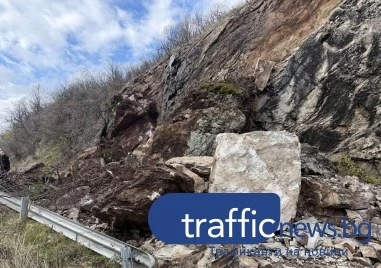 Проходът Кърнаре–Троян остава затворен поне до утре заради огромното свлачище