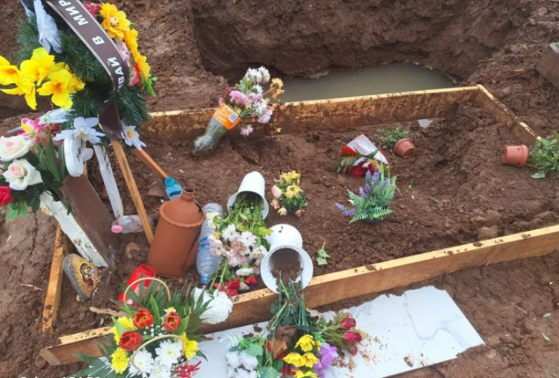 Майка рухна над пропадналия гроб на дъщеря си в Асеновград