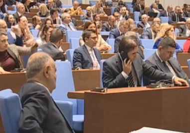 Приеха бюджета на ДОО за 2026 г. на първо четене