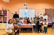 Фармацевти обучават стотици деца из България – коледен концерт ще даде сила на мисията им