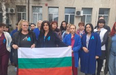 Медицинските сестри в болницата в Карлово протестират за по-високи заплати