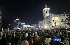 Протестът в Пловдив се премести пред Панаира, хиляди са изпълнили „Цар Борис III Обединител“
