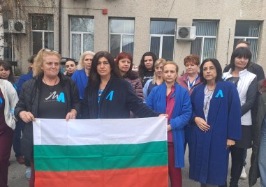 Медицинските сестри в болницата в Карлово протестират за по-високи заплати