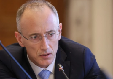 МОН обмисля намаляване на чуждоезиковите паралелки