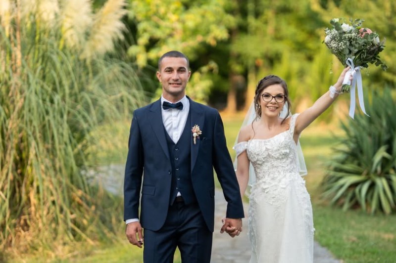 Младоженци подкрепиха с дарение Карловската Коледа