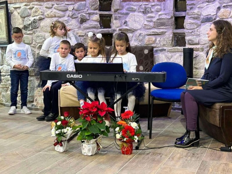 Талантливите деца на Куклен канят на Коледен концерт