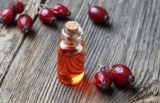 Маслото от шипки -  чудотворен еликсир за красота