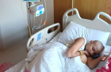 Стефани все още има нужда от помощ, за да остане жива