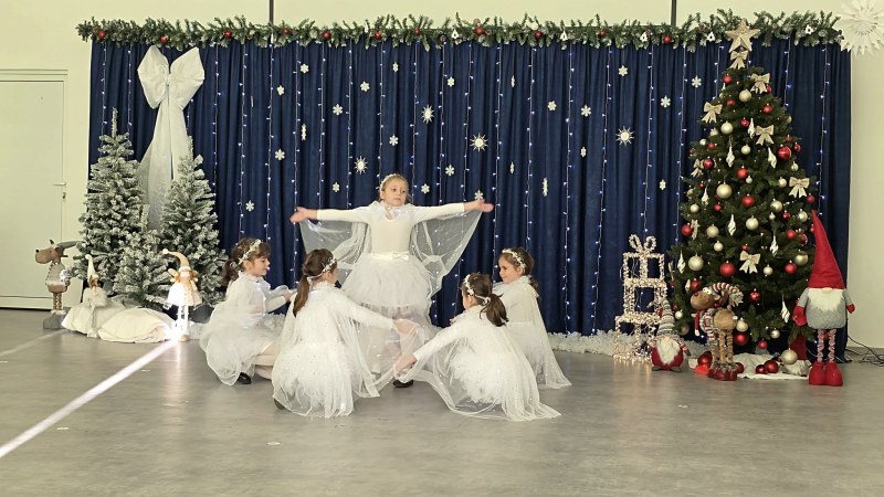 Дечица в Карлово изнесоха страхотен празничен концерт