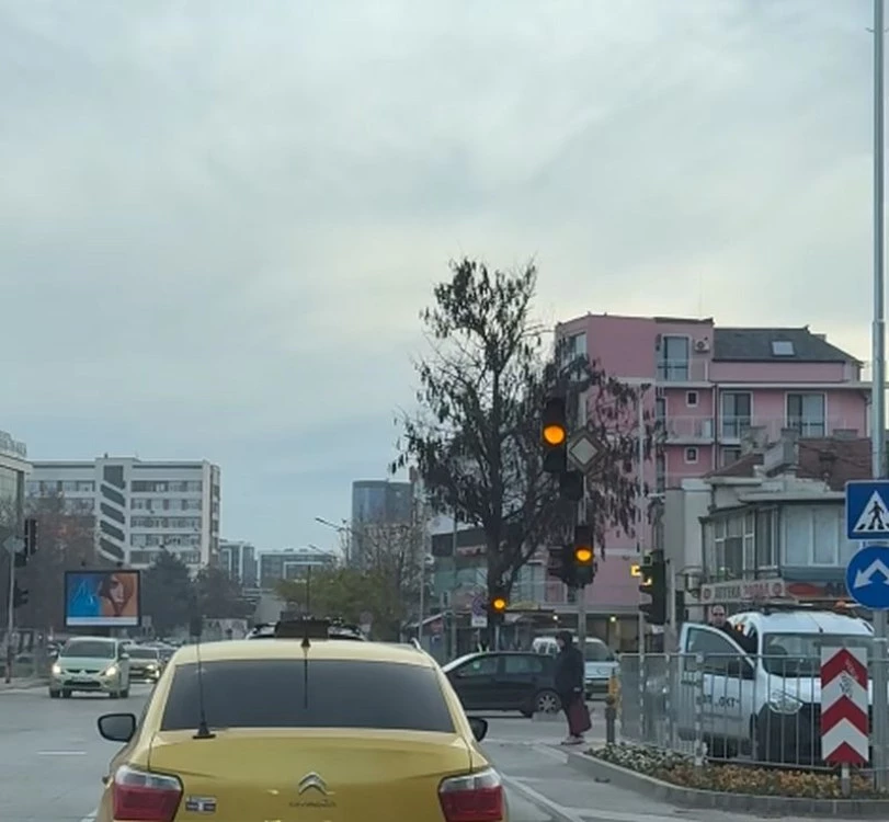 Община Пловдив спечели неравната битка със… светофара? Ще разберем на сутринта