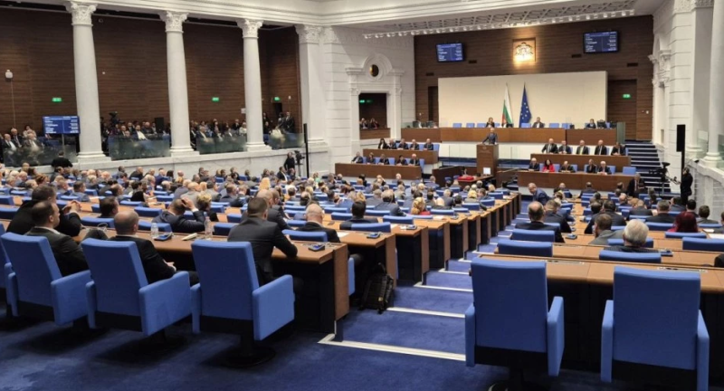 Политическите реакции след оставката на правителството