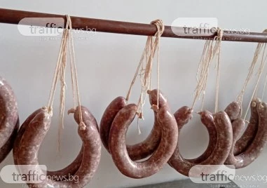 Внасяме по-голямата част от месото си, но през декември в пловдивските села мирише на домашни суджуци