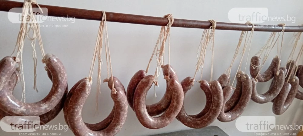 Внасяме по-голямата част от месото си, но през декември в пловдивските села мирише на домашни суджуци