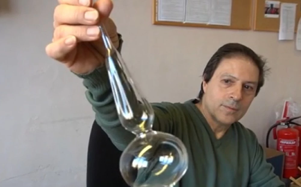 Единственият майстор на стъклени играчки у нас работи в социалното предприятие за хора с увреждания в Пловдив