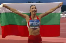 Пловдивската атлетка Радина Величкова навърши 18, заря озари небето точно в полунощ