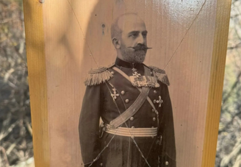 Вандали посегнаха на историческо табло над Карлово