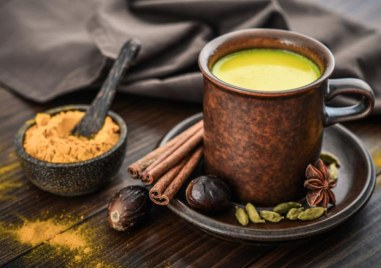 Идеи за топли здравословни напитки за студените зимни утрини