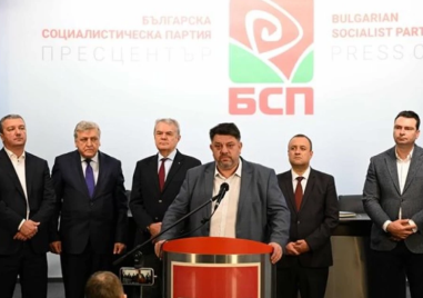 Изпълнителното бюро на БСП подава оставка, но без председателя Атанас Зафиров