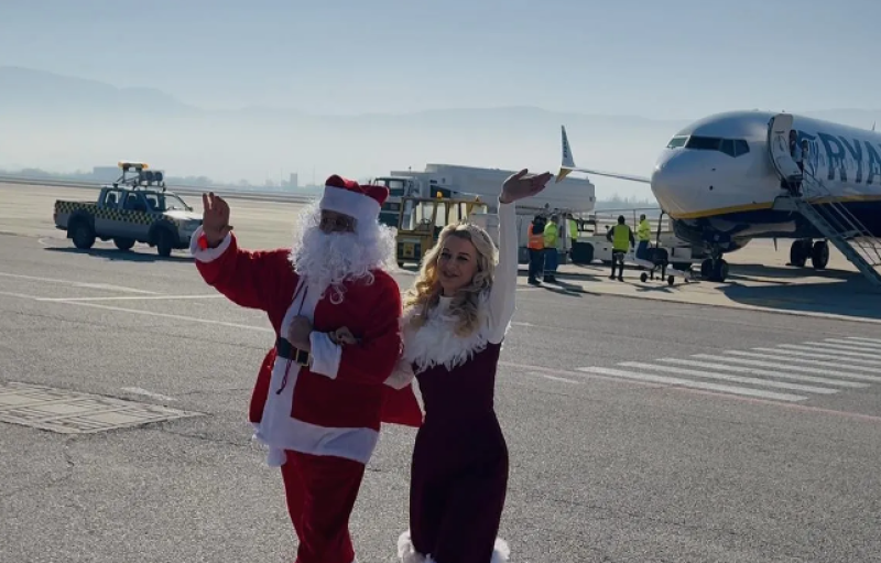 Дядо Коледа пристигна на Летище Пловдив