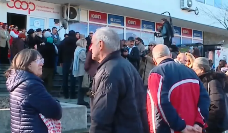 Голям интерес и изкупени стоки в “Магазин за хората“ в Куклен