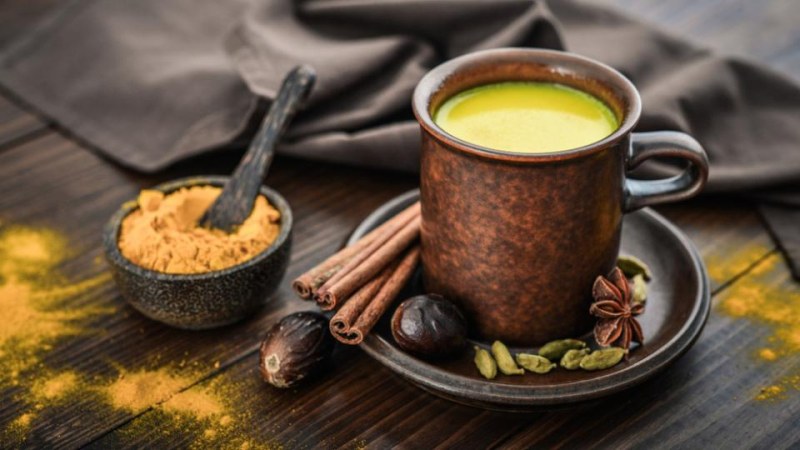 Идеи за топли здравословни напитки за студените зимни утрини
