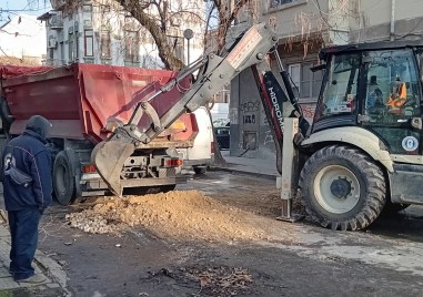 Авария блокира движението по централна пловдивска улица