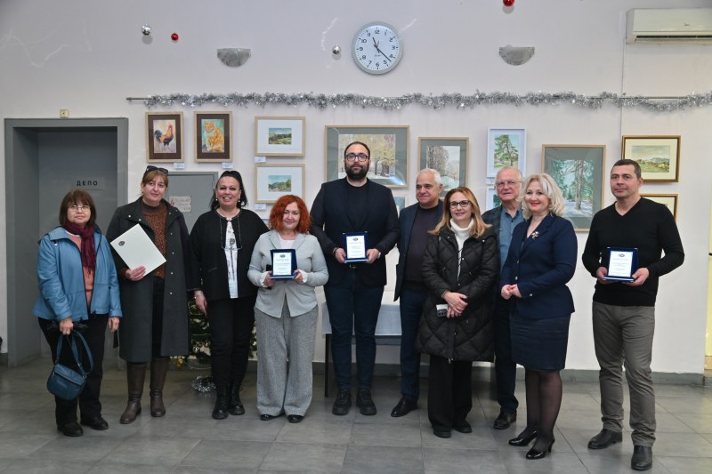 Признание за гилдията: Връчиха почетни плакети за именуването на площад „Журналист“