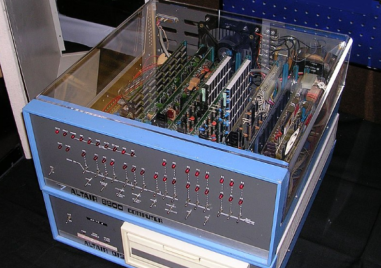 На този ден: Първият персонален компютър е пуснат за продажба