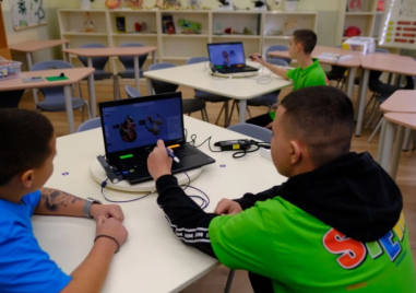 Ученици правиха дисекция на сърдечен мускул в новия STEM център на ПГБТ