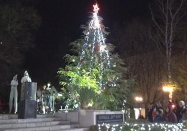 Успешна Карловска Коледа! Събраха се близо 23 000 лв. в подкрепа на Теодора