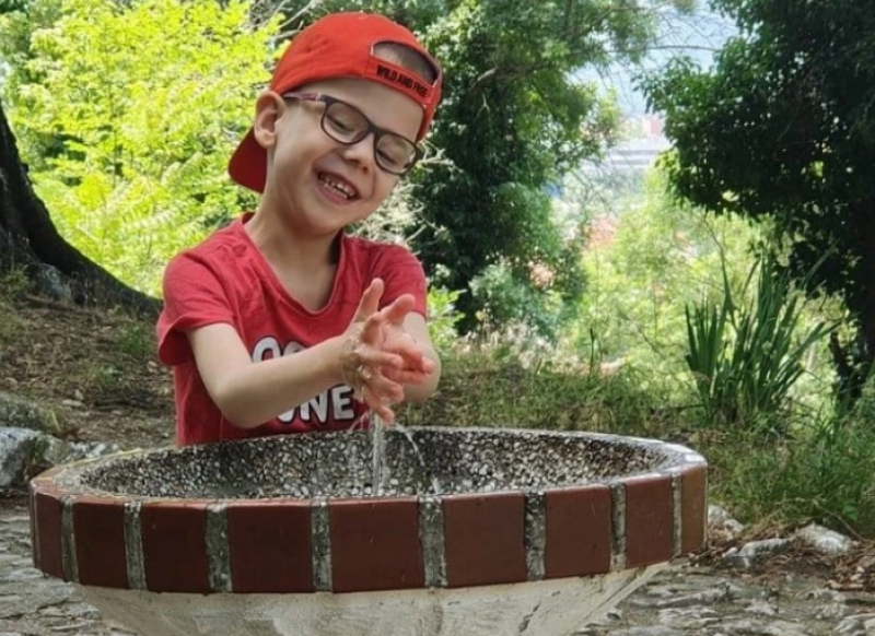 Благотворителен календар обединява хората в подкрепа на малкия Йоан