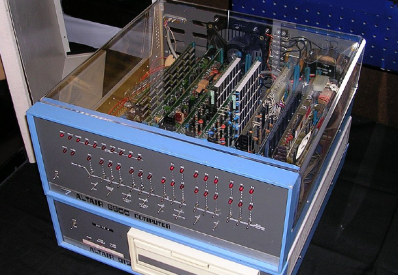 На този ден: Първият персонален компютър е пуснат за продажба