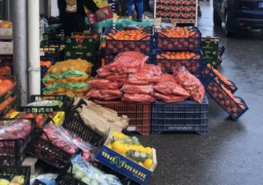 По-скъпи плодове и зеленчуци на борсата в Първенец преди празниците