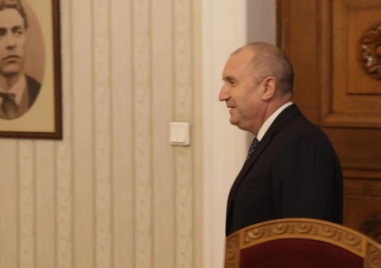 Президентът връчва първия мандат след Нова година