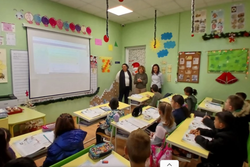 Коледна магия завладя класните стаи на НУ „Св. Климент Охридски“ в село Войсил