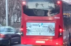 Практиката продължава: Шофьор от градския транспорт в пререкание с пътник заради билети менте ВИДЕО