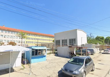 Спряха 38 павилиона „подарък“ за някого на местната „Шан-з-Елизе“ в Столипиново