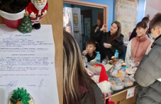 Ученици от ЕГ “Иван Вазов“ направиха дарение на пловдивска педиатрия