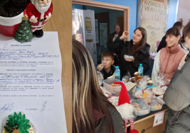 Ученици от ЕГ “Иван Вазов“ направиха дарение на пловдивска педиатрия