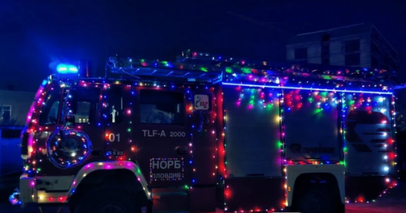 Коледна пожарна стана шейна на Дядо Коледа в Пловдив