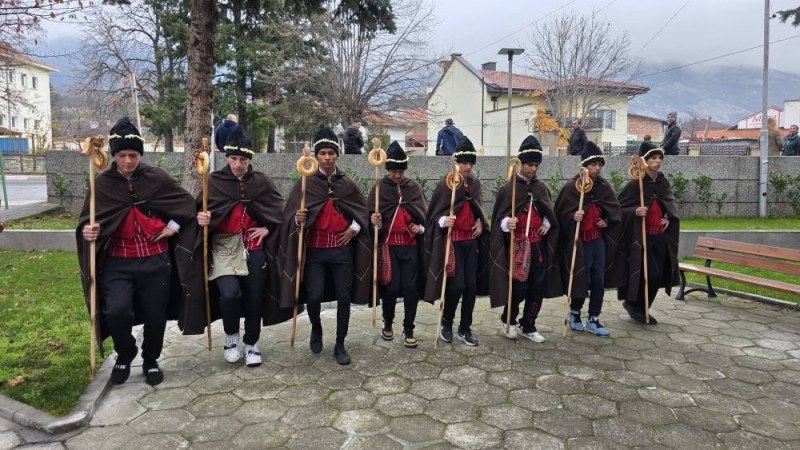 Малки и по-големи коледари гостуваха на кмета на Сопот