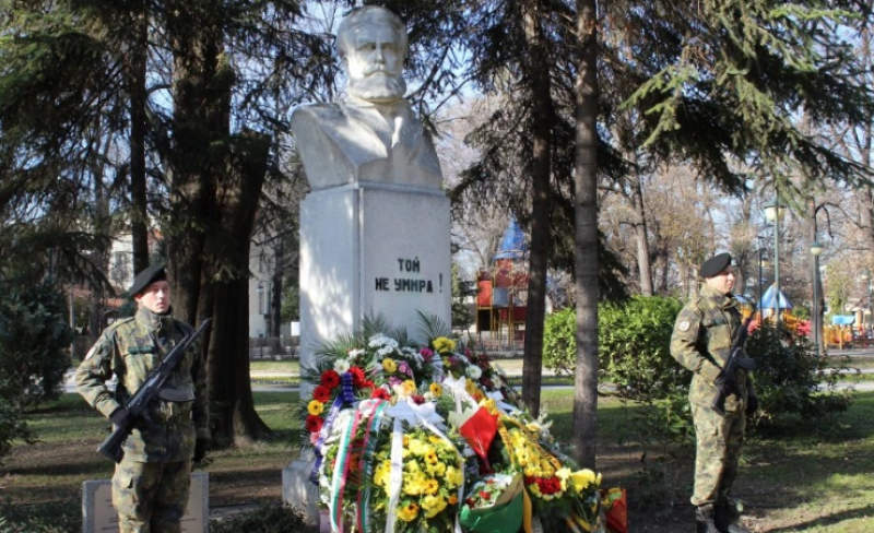 Пловдив ще почете паметта на Ботев за 178 години от рождението му