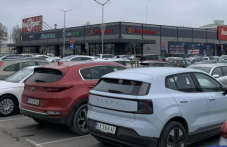 Кошмарен трафик и препълнени паркинги в Пловдив в последния работен ден