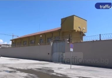 Затворник от Пловдив заведе дело, къпал се в ареста с кофа и трябвало да се пере в килията