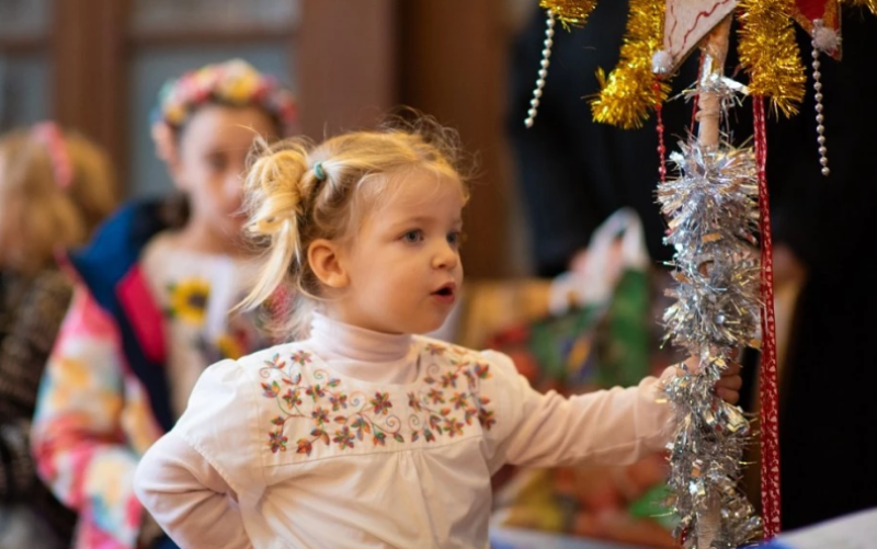 Украински деца поздравиха кмета на Пловдив за Коледа