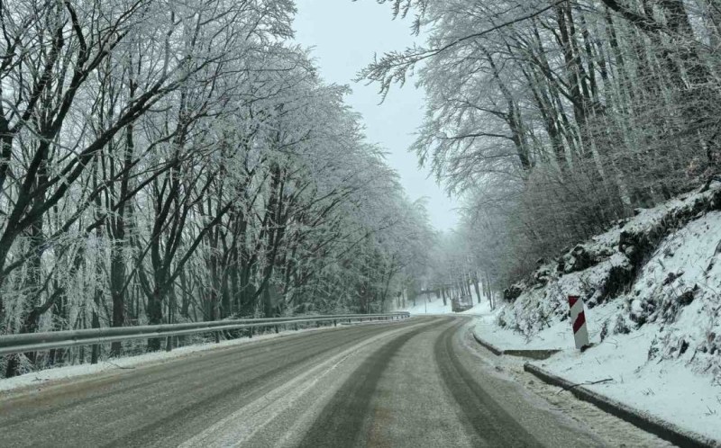 Сняг вали на проходите Шипка и Хаинбоаз